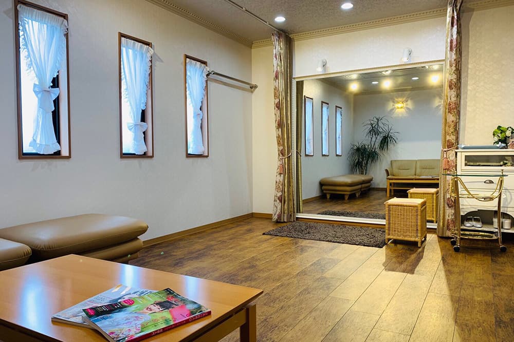 フィーノ沼津店の内観・ドレス試着室（フィッティングルーム）