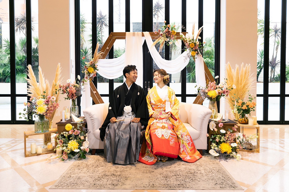 結婚式場無料紹介はなといろのフォトウエディングと会食の記念写真