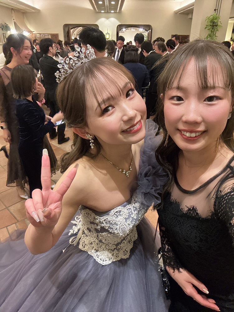 結婚式場無料紹介はなといろのフォトウエディングと会食の記念写真