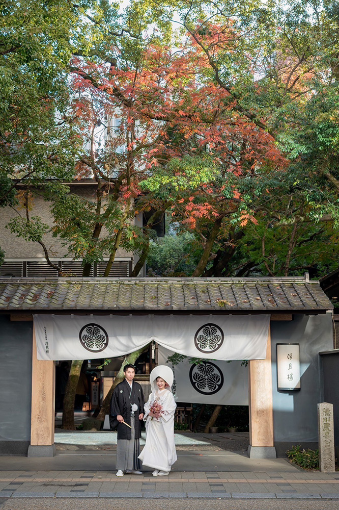 結婚式場無料紹介はなといろのフォトウエディングと会食の記念写真